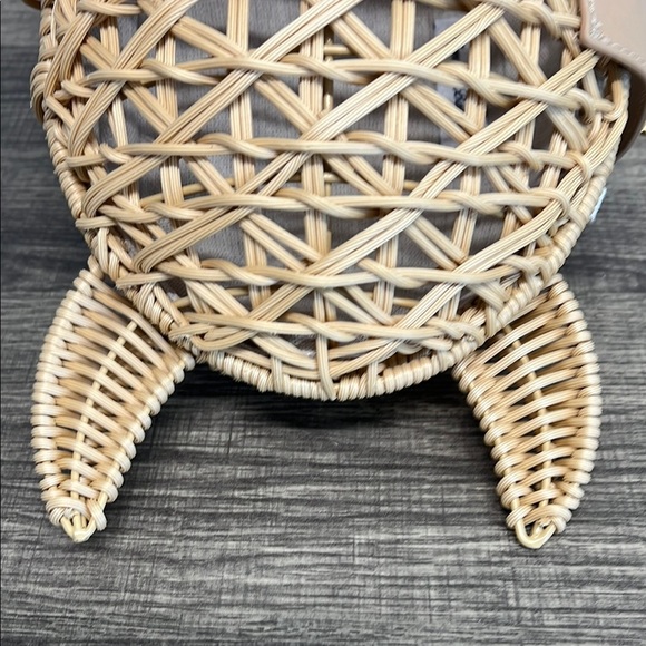Tommy Bahama | Turtle Woven Bag 🐢 - Picture 9 of 11